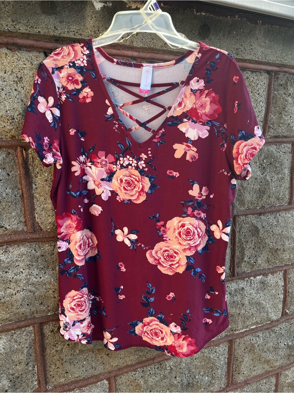NWT No Boundaries burgundy Floral Crisscross lace up V-Neck blouse xxl (19)